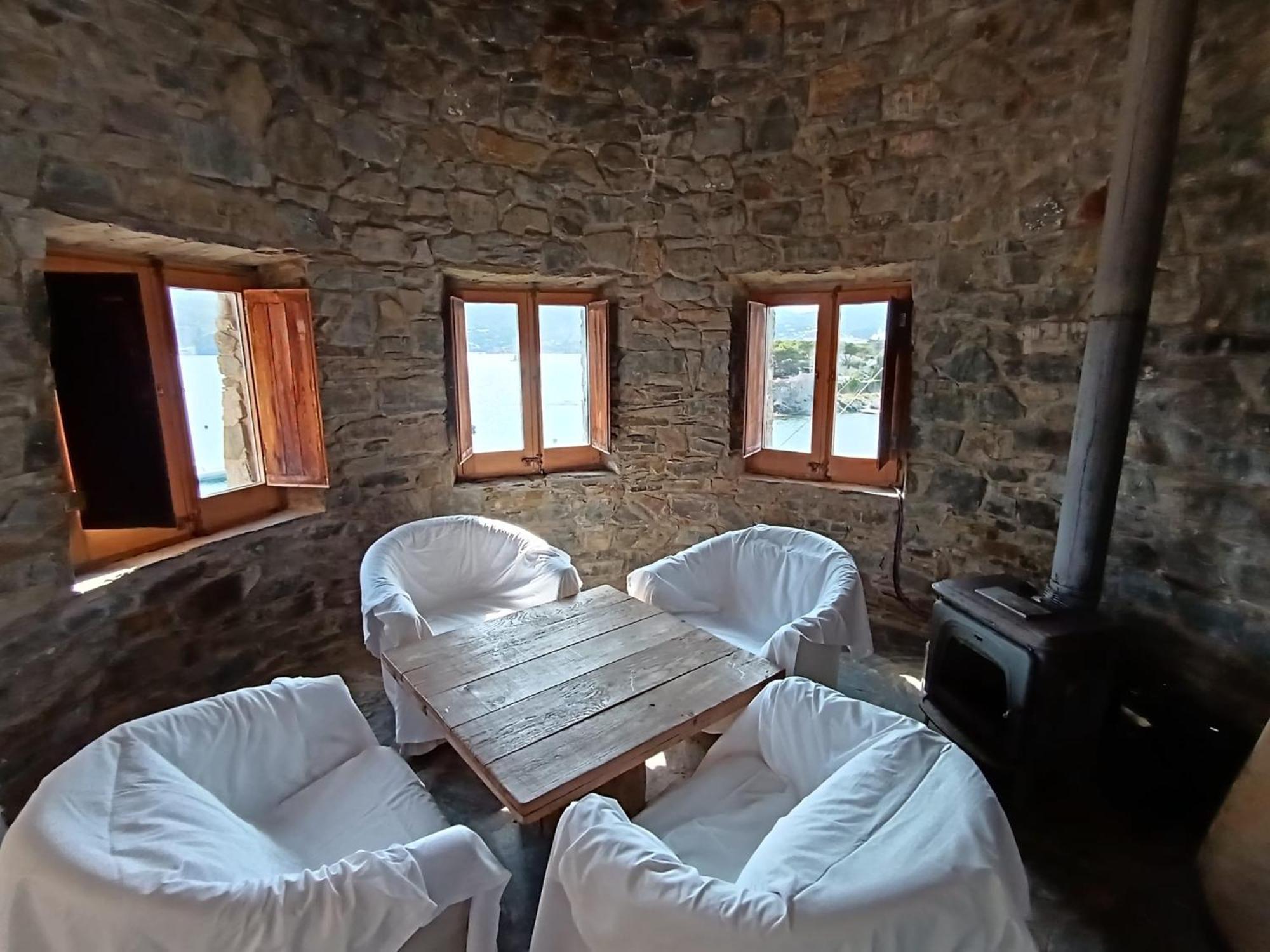 Isla Privada En Cadaques De Ensueno Con 11 Habitaciones Dobles Con Bano Privado Y Piscina Экстерьер фото